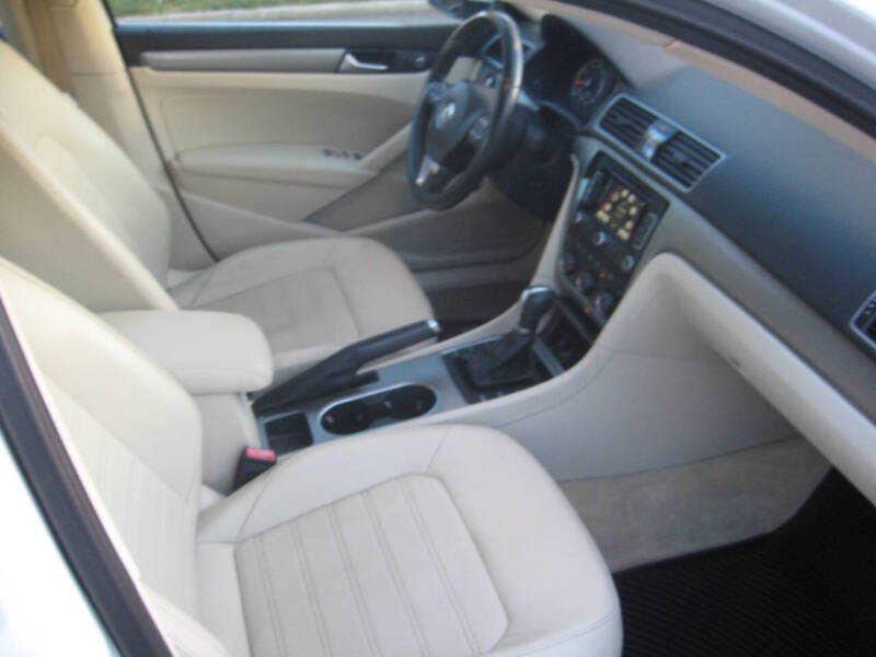 2015 Volkswagen Passat 1.8T SE