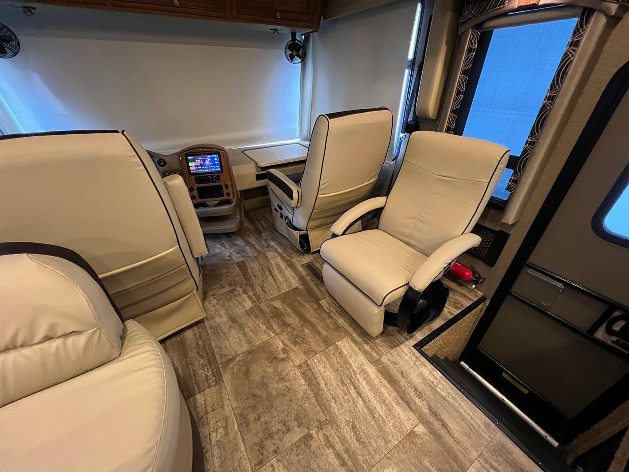 2016 Thor Motor Coach Palazzo for sale at Simple Car Company in Oak Harbor, WA