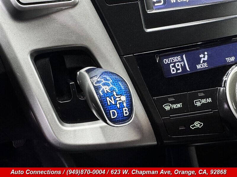 2014 Toyota Prius v Five