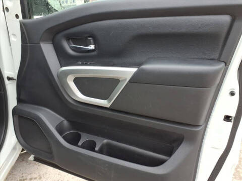 2017 Nissan Titan SV