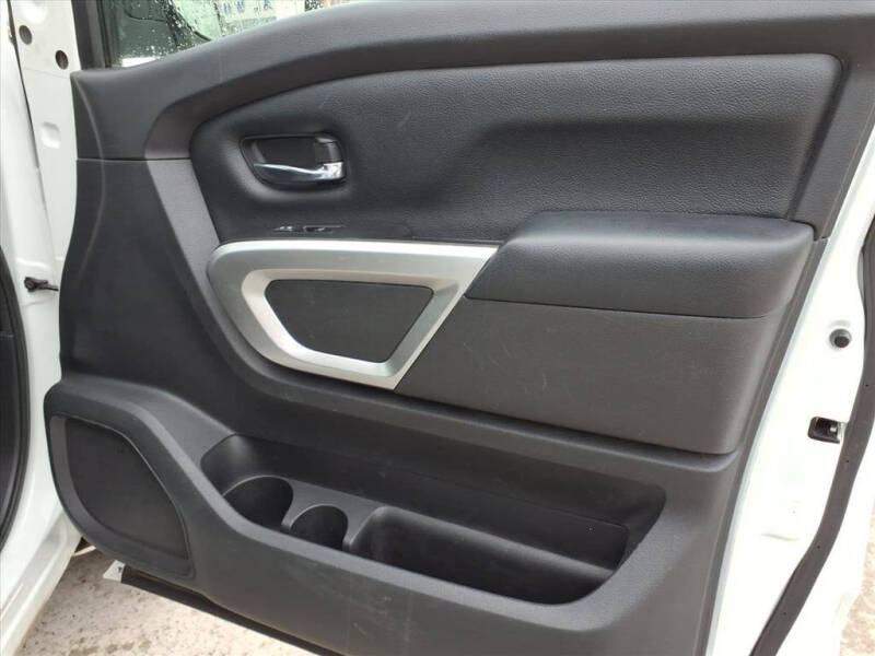 2017 Nissan Titan SV