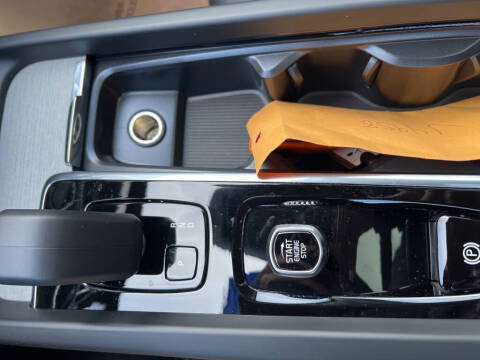 2025 Volvo XC60 T8 Plus Dark Theme