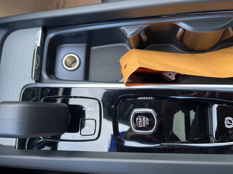 2025 Volvo XC60 T8 Plus Dark Theme