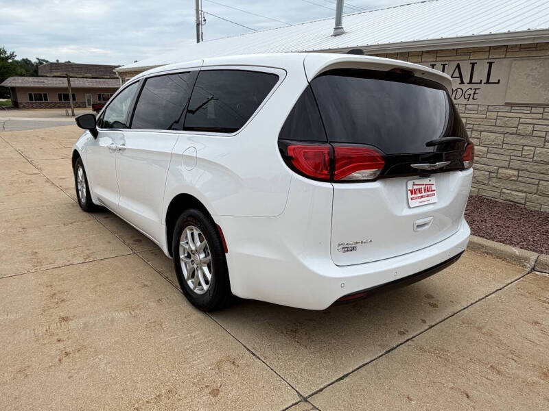 2027 Chrysler Pacifica LX