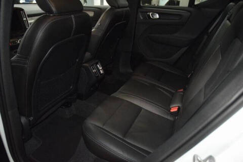 2025 Volvo XC40 B5 Plus Dark Theme