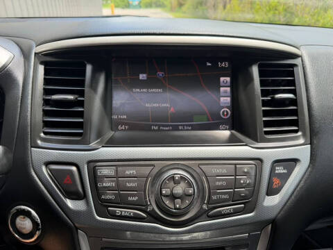 2017 Nissan Pathfinder SL