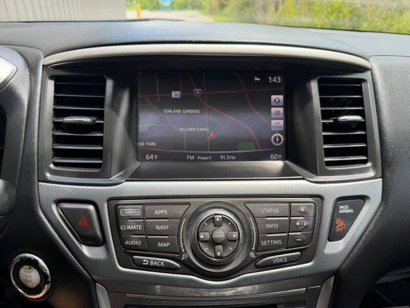 2017 Nissan Pathfinder SL