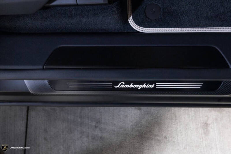 2024 Lamborghini Urus S