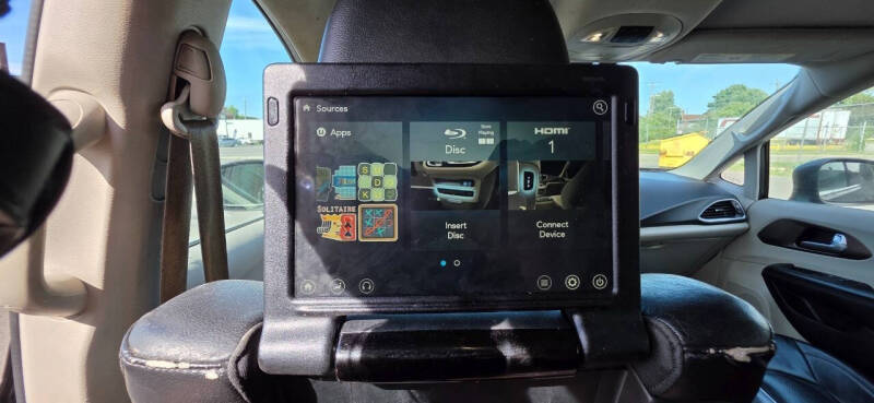 2017 Chrysler Pacifica Touring-L Plus