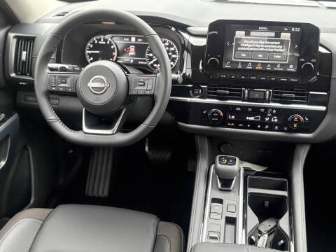 2025 Nissan Pathfinder SL