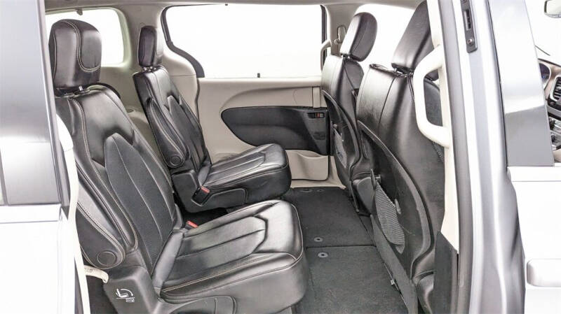 2020 Chrysler Voyager LXi