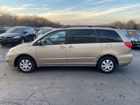 2006 Toyota Sienna for sale at CARS PLUS CREDIT in Independence MO