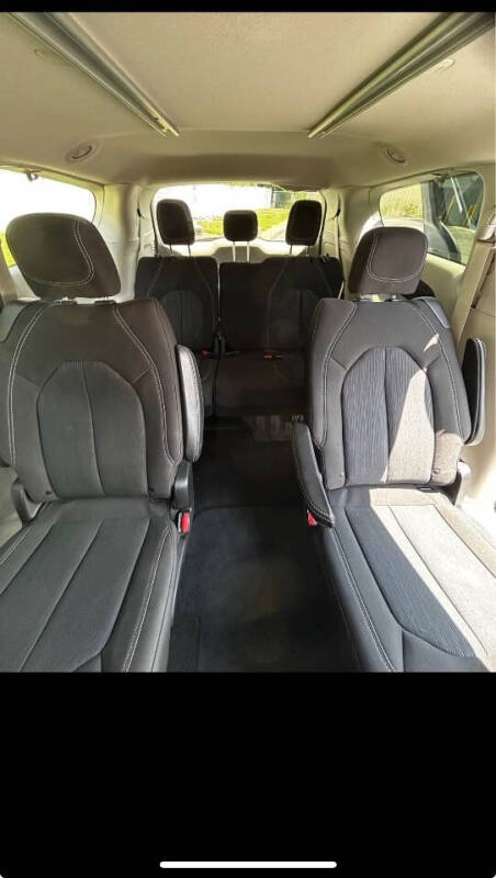 2020 Chrysler Voyager LX