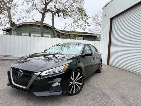 2019 Nissan Altima for sale at Auto Selection Inc. in Houston TX