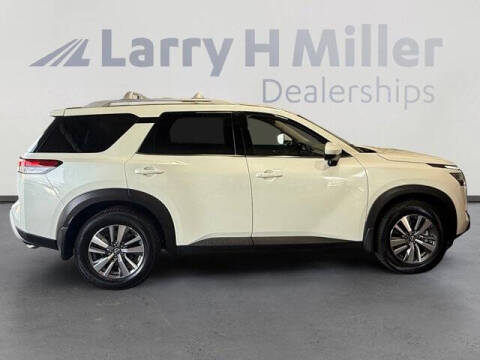 2022 Nissan Pathfinder SL