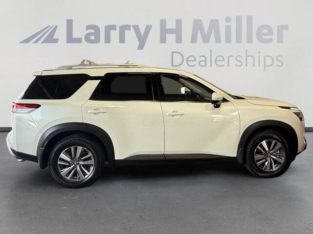 2022 Nissan Pathfinder SL