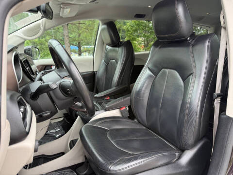 2017 Chrysler Pacifica Touring-L