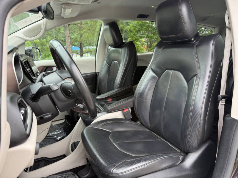 2017 Chrysler Pacifica Touring-L