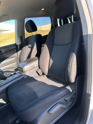 2020 Nissan Pathfinder S