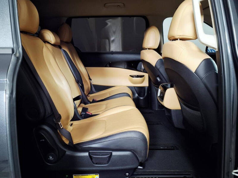 2023 Kia Carnival EX