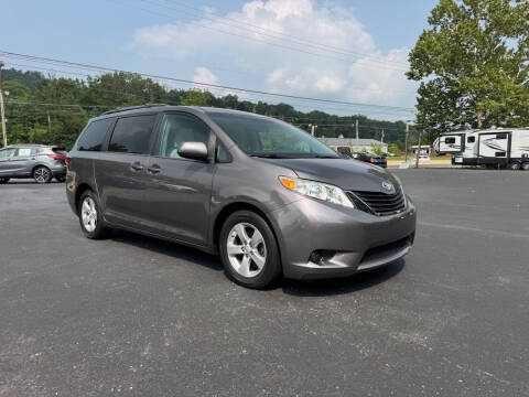 2017 Toyota Sienna LE 8-Passenger