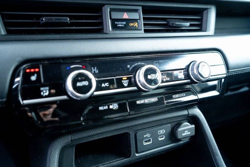 2023 Honda Pilot EX-L w/Rear Captain's Chairs