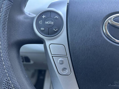 2013 Toyota Prius v Three