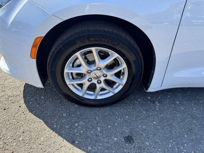 2021 Chrysler Voyager LX