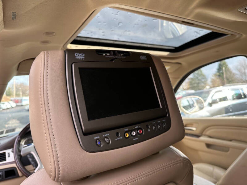 2012 Cadillac Escalade Luxury