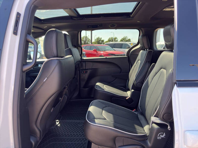 2027 Chrysler Pacifica Limited
