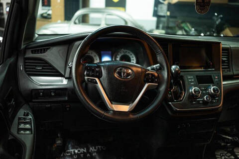 2017 Toyota Sienna SE Premium 8-Passenger