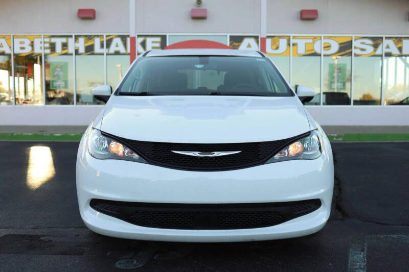 2022 Chrysler Voyager LX