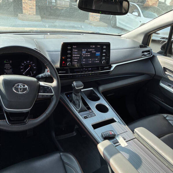 2022 Toyota Sienna XSE 7-Passenger