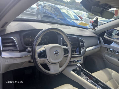 2016 Volvo XC90 T5 Momentum