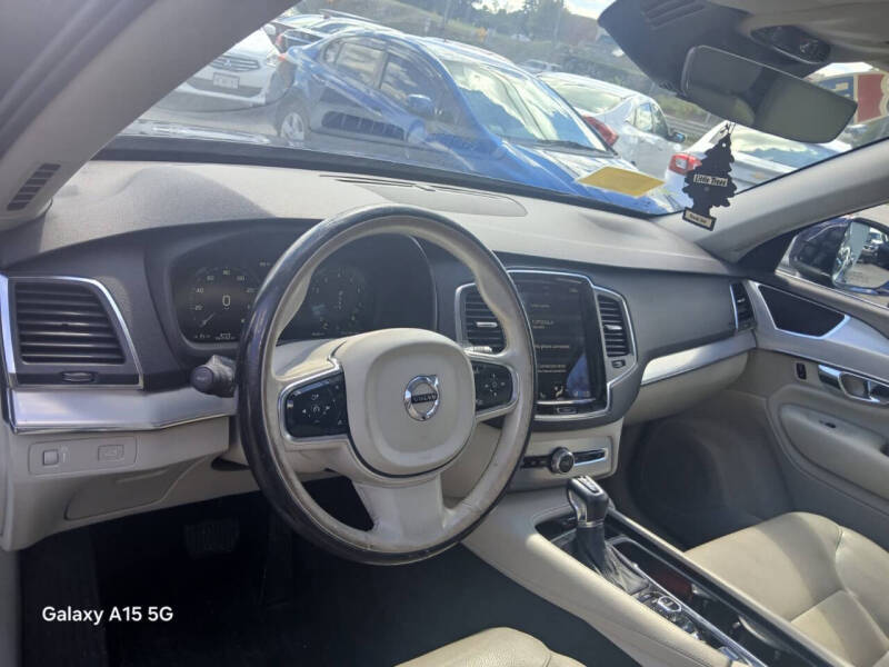 2016 Volvo XC90 T5 Momentum