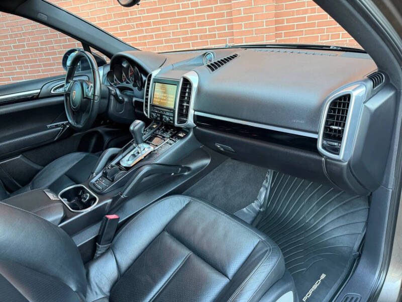 2014 Porsche Cayenne Platinum