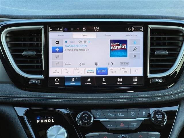 2025 Chrysler Pacifica Select