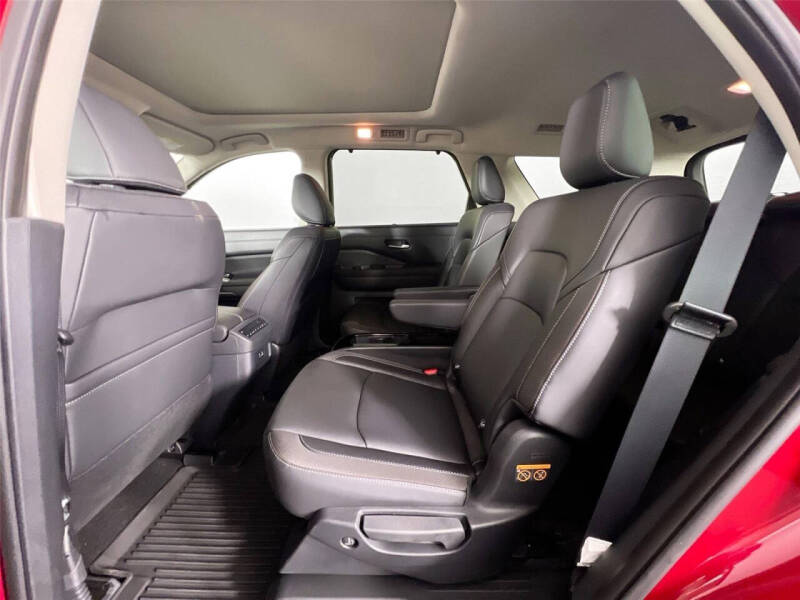 2025 Nissan Pathfinder SL