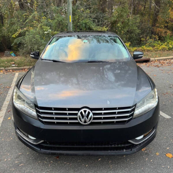 2013 Volkswagen Passat SEL photo 2