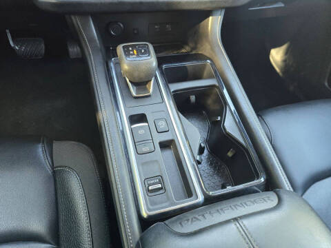 2023 Nissan Pathfinder SL