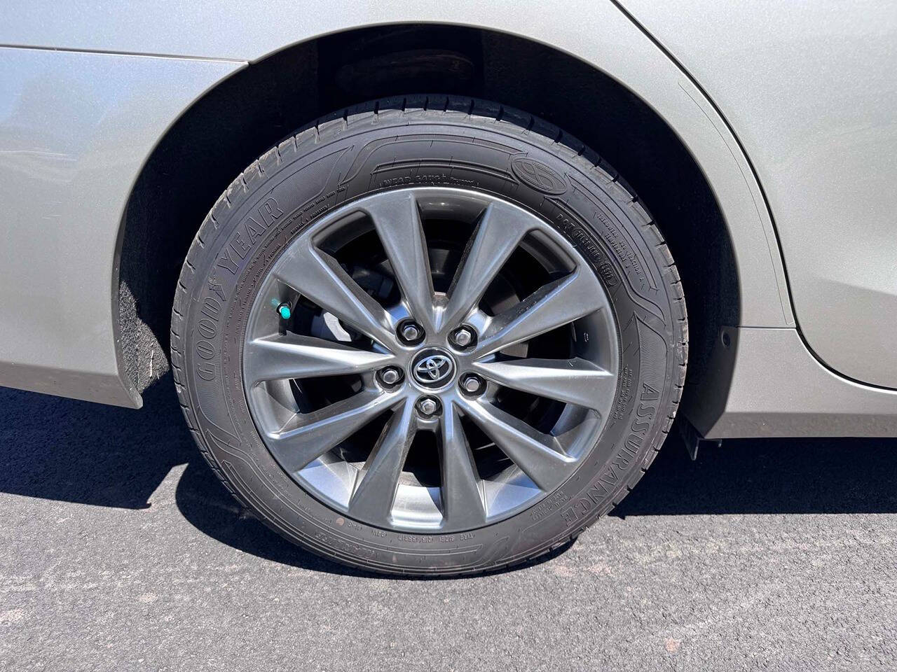 2015 Toyota Camry 32
