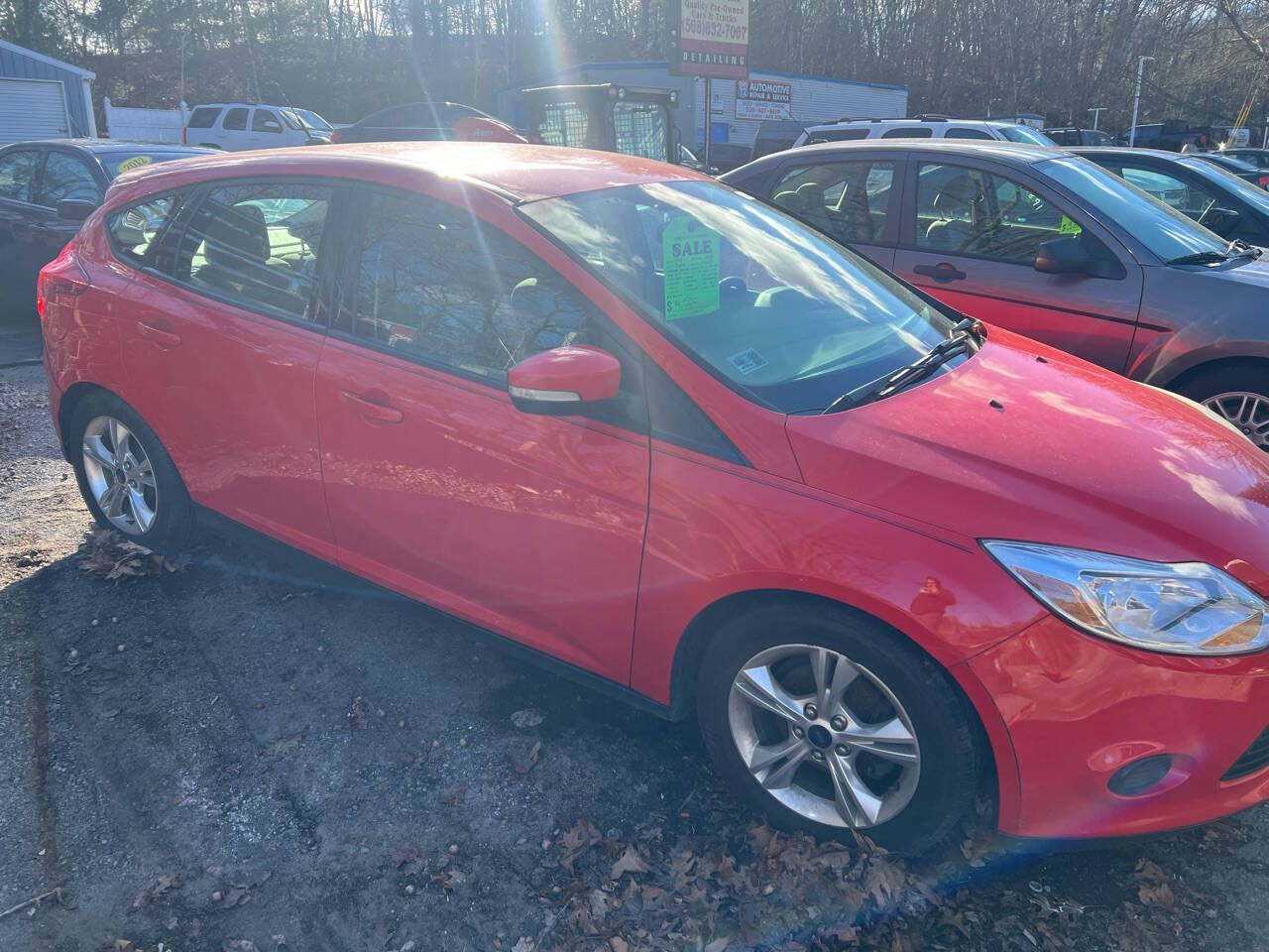 Red 2014 Ford Focus SE SE 4dr Hatchback 2