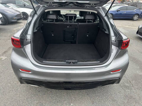 2017 Infiniti QX30 Premium