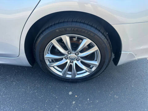 2015 Infiniti Q70 3.7