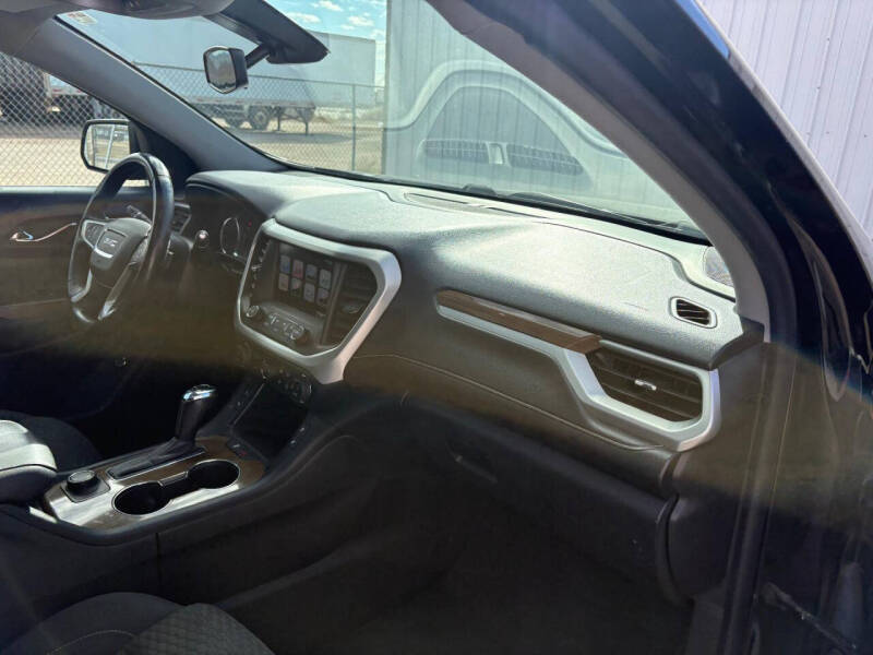 2017 GMC Acadia SLE-2