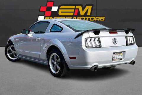 2005 Ford Mustang GT Deluxe