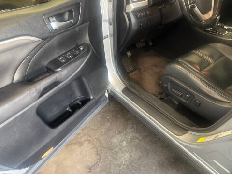 2017 Toyota Highlander SE