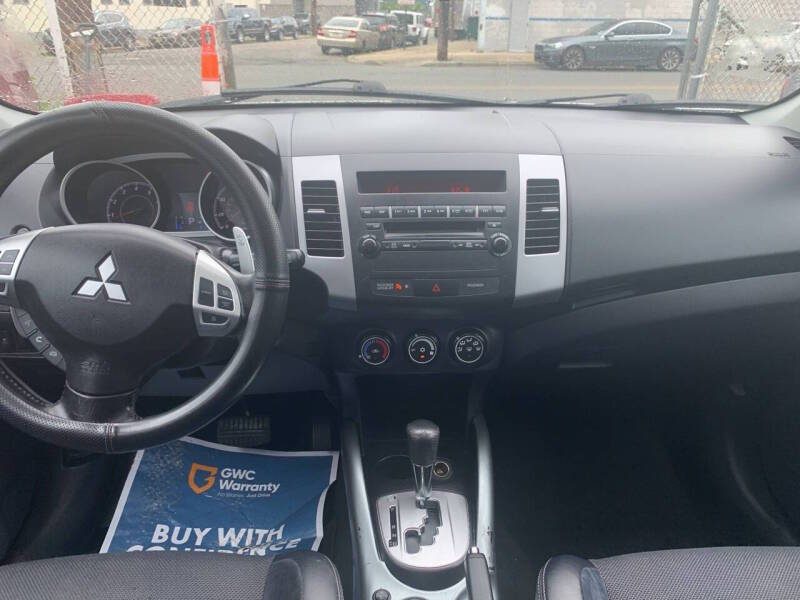 2011 Mitsubishi Outlander SE