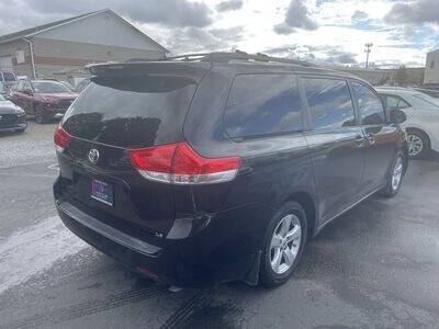 2011 Toyota Sienna LE 8-Passenger