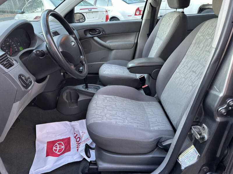 2005 Ford Focus ZX4 SE